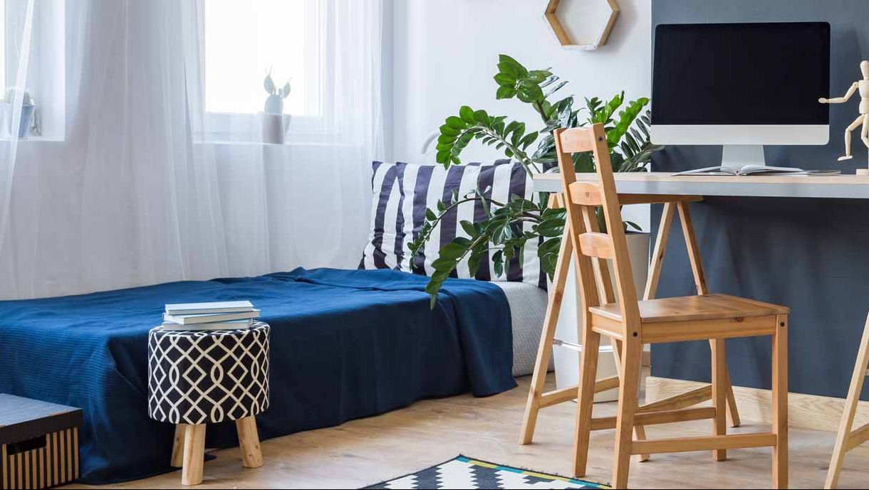 A Dublin teenagers bedroom with carpet flooring